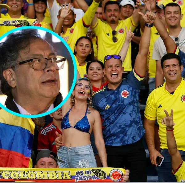 Hinchas de Colombia, algunos de los cuales gritaron contra el presidente Petro en partido de las Eliminatorias Sudamericanas para la Copa Mundial de Fútbol 2026 entre Colombia y Brasil en el estadio Metropolitano en Barranquilla.