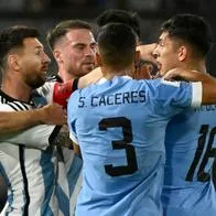 [Video] Agarrón en Argentina vs. Uruguay: Messi ahorcó a rival y Roldán se hizo el ciego