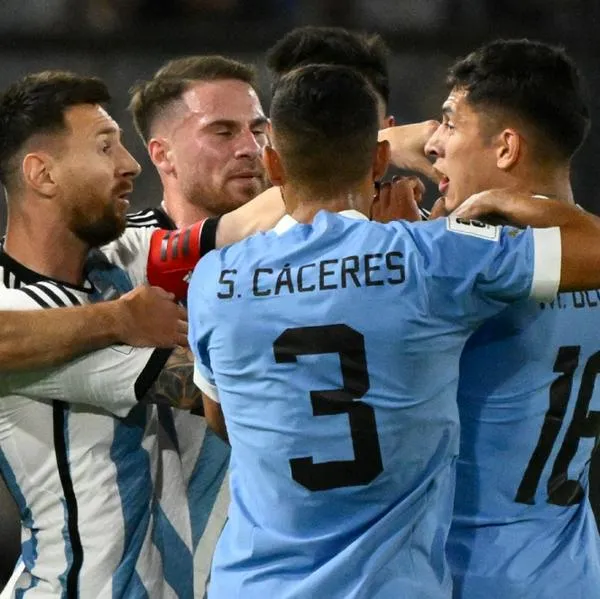 [Video] Agarrón en Argentina vs. Uruguay: Messi ahorcó a rival y Roldán se hizo el ciego