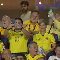 Verónica Alcocer y su familia en el Metropolitano de Barranquilla, para el partido Colombia vs. Brasil.