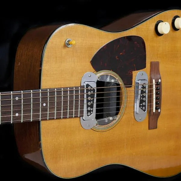 Guitarra de Kurt Cobain fue subastada en 1,5 millones de dólares confirmó este viernes la casa de subastas Julien Auction's. La uso en su última gira.