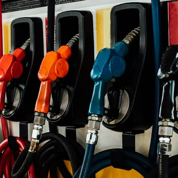 El Gobierno de Colombia aseguró que el precio de la gasolina se está acercando a precios internacionales y por ello no subiría más en 2023.