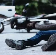 Grave accidente de tránsito en Medellín hoy, 18 de noviembre, dejó a un adulto mayor muerto tras ser arrollado por un motociclista.