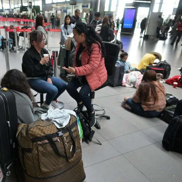 Demoras en aeropuerto El Dorado de Bogotá ya dejan unos 100.000 afectados: detalles y qué dijo Avianca.