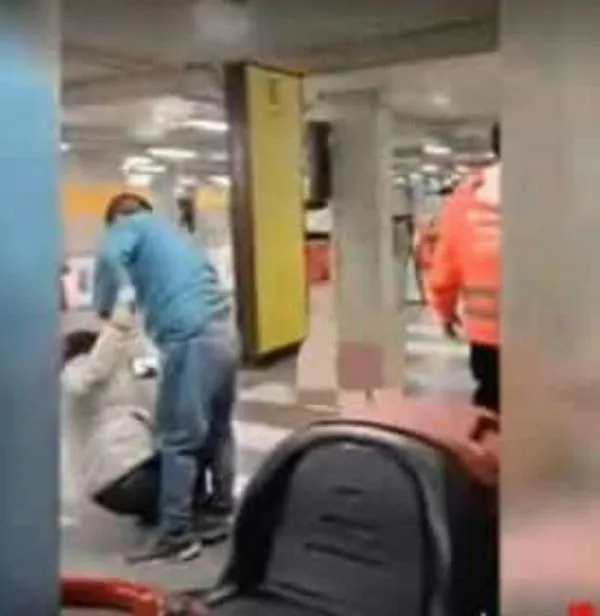 En el aeropuerto de Santiago de Chile, una mujer agredió a varios pasajeros