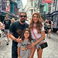 La presentadora Ana Karina Soto junto a su esposo, Alejandro Aguilar y su hijo Dante.