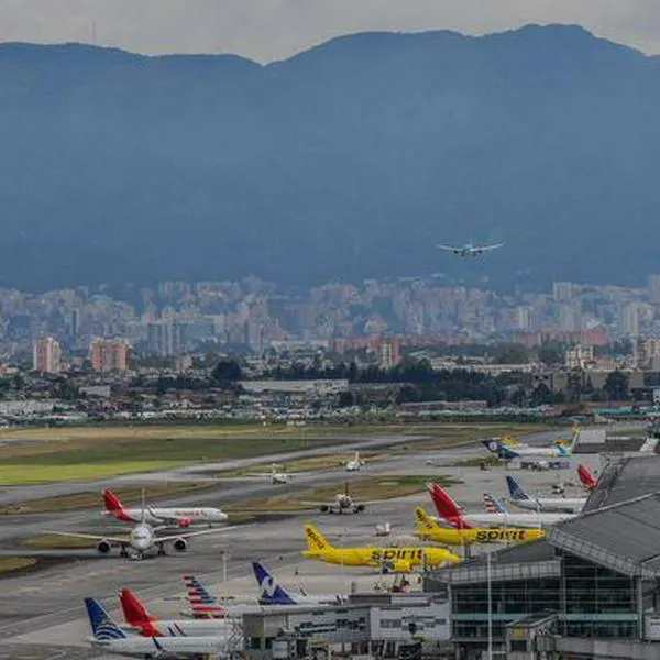 Siguen los retrasos en los vuelos del aeropuerto El Dorado por condiciones climáticas: más de 100.000 pasajeros, afectados.