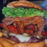 Tiktoker muestra dónde vendan la hamburguesa más grande de Ibagué y retó a muchos a podérsela comer. Ha causado sensación por sus ingredientes.