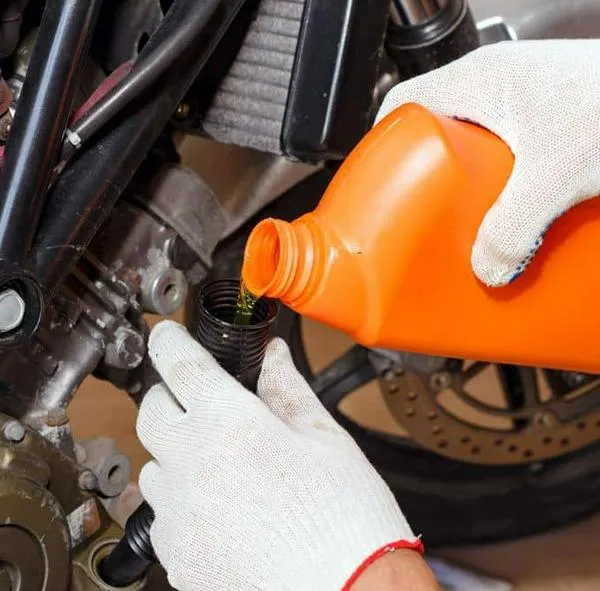 ¿Cada cuánto debe cambiar el aceite de su moto?
