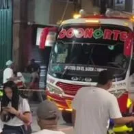 Bus intermunicipal donde habrían asesinado a 4 personas este 20 de noviembre en Antioquia.