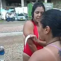 Momentos de pánico vivió una mujer en la playa de Bocagrande, en Cartagena, cuando un pez la sorprendió y quedó incrustado en uno de sus brazos.