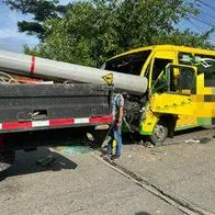 Noticias en Bucaramanga hoy, 21 de noviembre: fuerte accidente de tránsito entre bus y camión de carga, dejó 13 heridos.