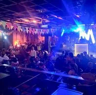 Radicarán en el Congreso la ley de la noche que beneficia a bares y restaurantes en Colombia. El proyecto contempla un horario extendido para los negocios.