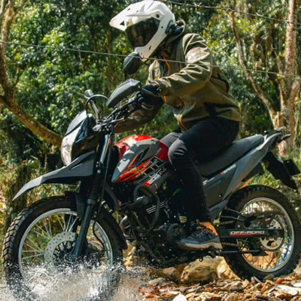 Pulzo presenta en este artículos las cuatro motos enduro y todoterreno más baratas en Colombia de las marcas AKT, Honda, Suzuki y Yamaha.