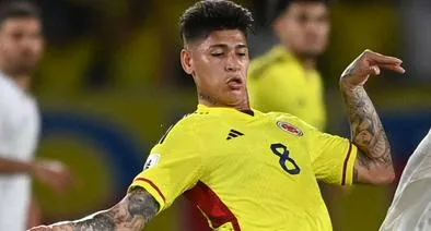 Foto de Jorge Carrascal, en nota de que en Colombia vs. Paraguay en Eliminatoria: apuesta del volante con Fabián Valbuena