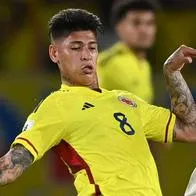 Foto de Jorge Carrascal, en nota de que en Colombia vs. Paraguay en Eliminatoria: apuesta del volante con Fabián Valbuena