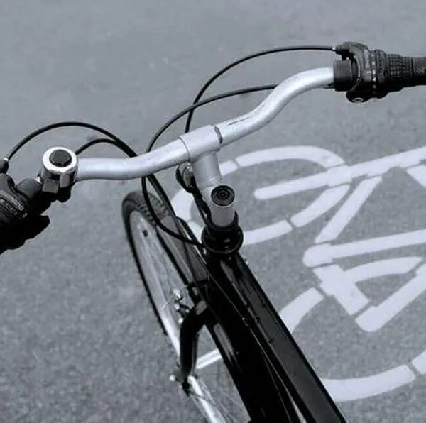 Ciclista falleció tras chocar contra un bus en la carrera 68 con avenida Primero de mayo, en Puente Aranda, en Bogotá