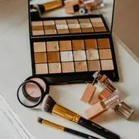Empresas Mac Cosmetics y La Riviera pierden terreno en sector de belleza