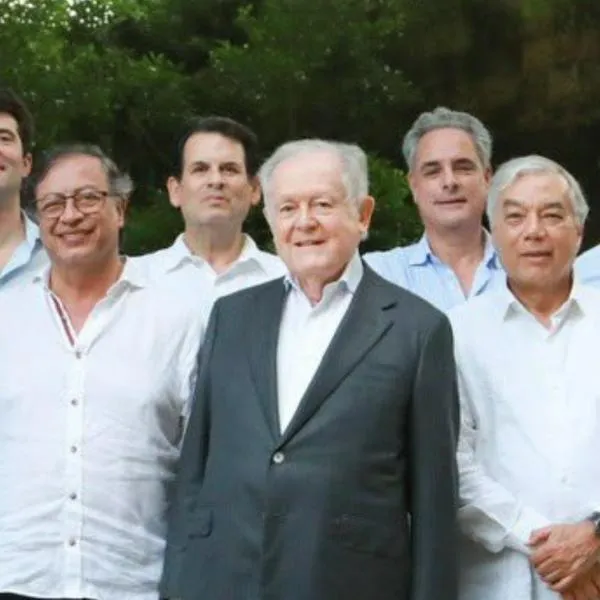 Luis Carlos Sarmiento Angulo con el presidente Gustavo Petro.