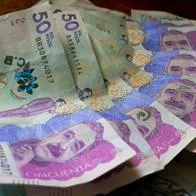 Foto de billetes colombianos, a propósito de que trabajadores bogotanos son los que mejor ganan en el país