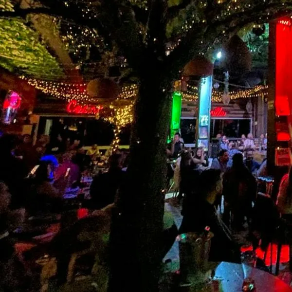 Proponen en Bogotá pagarles a dueños de bares y restaurantes que ofrezcan horas extras a sus empleados para lograr que la ciudad sea 24 horas. 