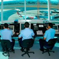 La Asociación Colombiana de Controladores de Tránsito Aéreo reveló razón por la que hay crisis aérea en Colombia. Dañaría planes de miles a fin de año.