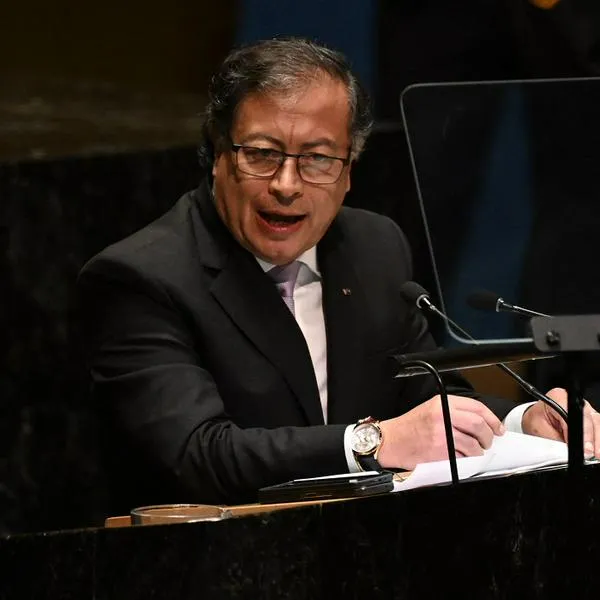 Gustavo Petro anunció cuáles salarios no subirán en Colombia para 2024 y por qué