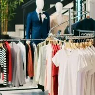 La ropa de hombre es más cara que la de mujer, explica experto. 