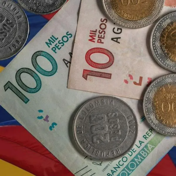 Foto de pesos colombianos, a propósito de incrementos en 2024