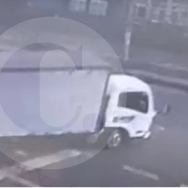 En Bogotá, se robaron un camión de trasteo luego de seguir al dueño varias cuadras y aprovechar un descuido.