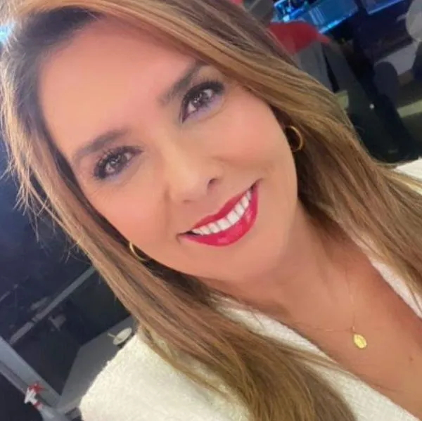 Mónica Rodríguez en el set de Noticias Uno, donde es presentadora. Recientemente fue víctima de un atraco en Bogotá