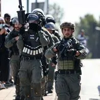 Cruz Roja entregará rehenes a Ejército israelí antes de ser sometidos a exámenes médicos.