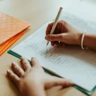 ¿Cómo es la personalidad de alguien que escribe muy ‘duro’? Esto dice la grafología.