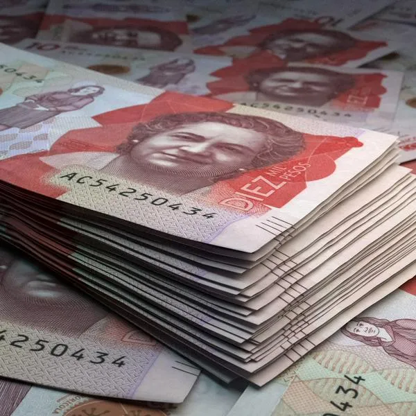 La Cámara Colombo Americana insiste en que el aumento del salario mínimo en Colombia para 2024 debe ser moderado; alertó consecuencias.