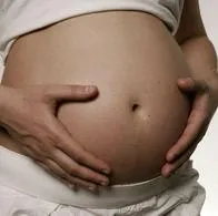 Bebés tienen preferencia por la voz de sus madres desde que están en el vientre y eso les ayudaría a aprender el idioma desde tempranas edades.