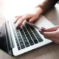Foto de compra 'online' en Black Friday Colombia 2023