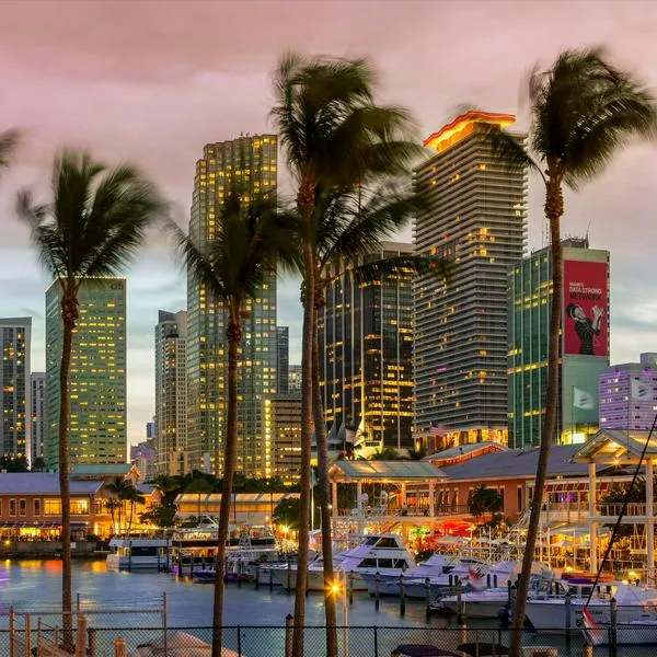 En EE.UU. buscan personas que hablen español para trabajo en Miami: requisitos
