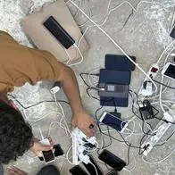 Aislados del mundo por Israel, los habitantes de Gaza se las ingenian para comunicarse.