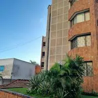 Ladrones en Barranquilla se disfrazaron de policías y entraron a un edificio del barrio El Golf para hurtar dinero, celulares y hasta una caja fuerte.