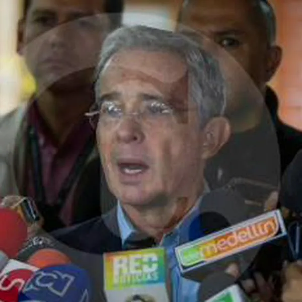 Álvaro Uribe se presentó a declarar a la Fiscalía en versión libre sobre la masacre de El Aro