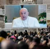 Estado de salud del papa Francisco mejora: no tiene fiebre y su respiración es normal