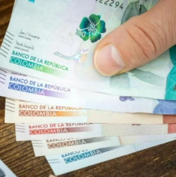 Foto de billetes colombianos, a propósito de inversiones que no son CDT