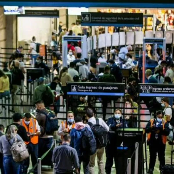 Foto de viajeros en Aeropuerto El Dorado