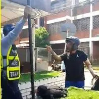 Agente de tránsito atendió accidente y el motorizado terminó amenazándolo, en Cali