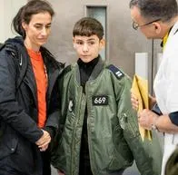 Exrehén franco-israelí de 12 años padeció ‘horrores’ en Gaza , afirma su tía.