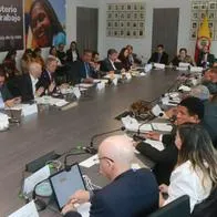 Así fue el primer encuentro entre Gobierno, empresarios y trabajadores para definir aumento del salario mínimo en Colombia para 2024.