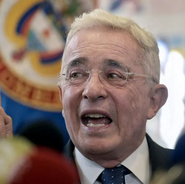 Álvaro Uribe critica debate de reforma a la salud en el Congreso