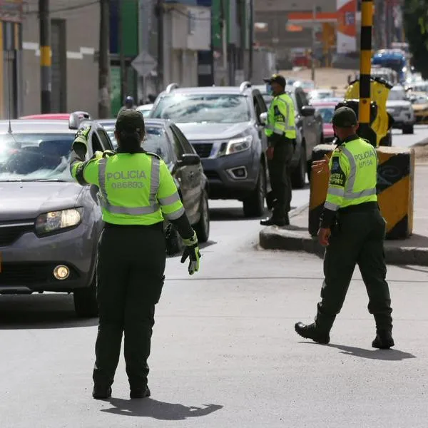 Gobierno de Colombia le dará prima de orden público a policías de inteligencia, el anunció lo hizo el ministro de Defensa, Iván Velázquez.