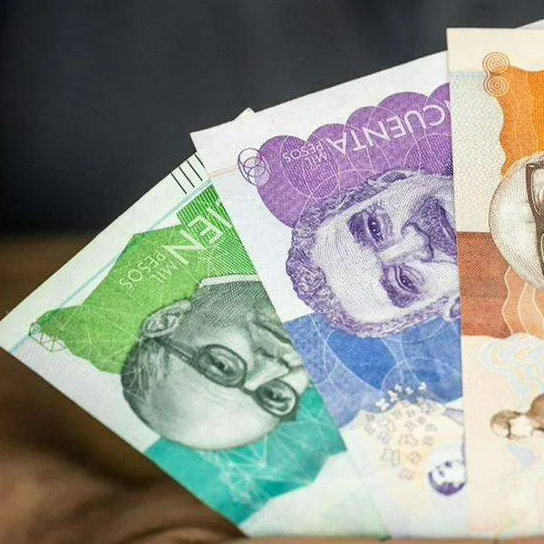 Foto de dinero colombiano, en nota de cuánto le cuesta a Colombia un congresista al año: más de 1.600 salarios mínimos mensuales.