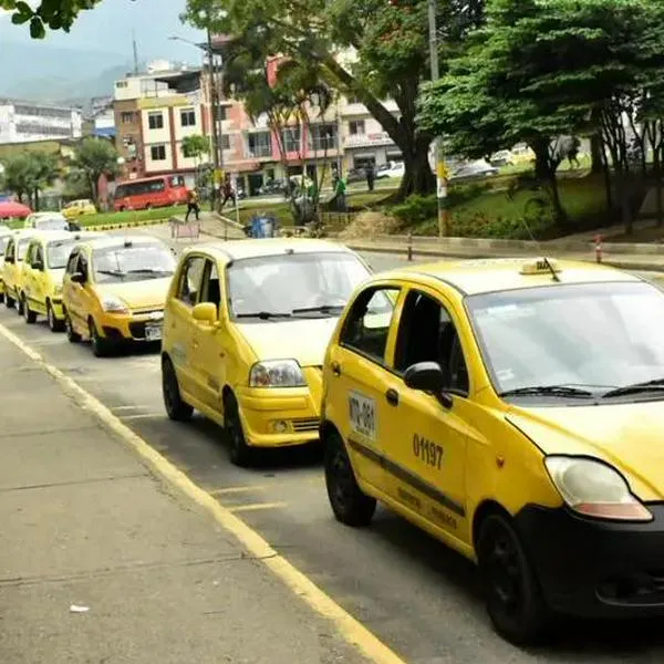 Carrera mínima de taxi en Ibagué para el 2024 podría quedar en $6.000 aumentando 20 %. Voceros de los taxistas piden que el aumento no los afecte.